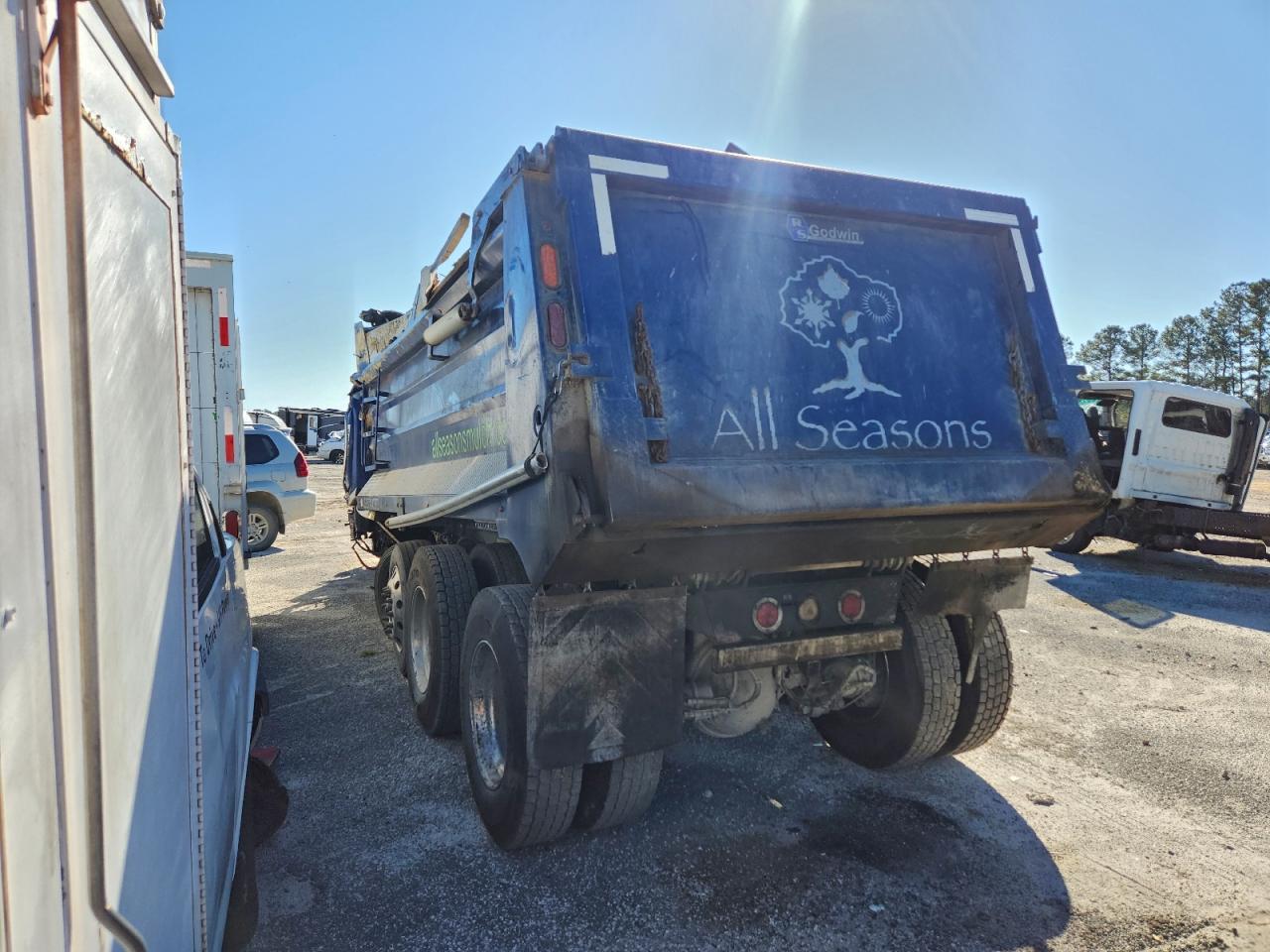 Freightliner 114sd Image 3