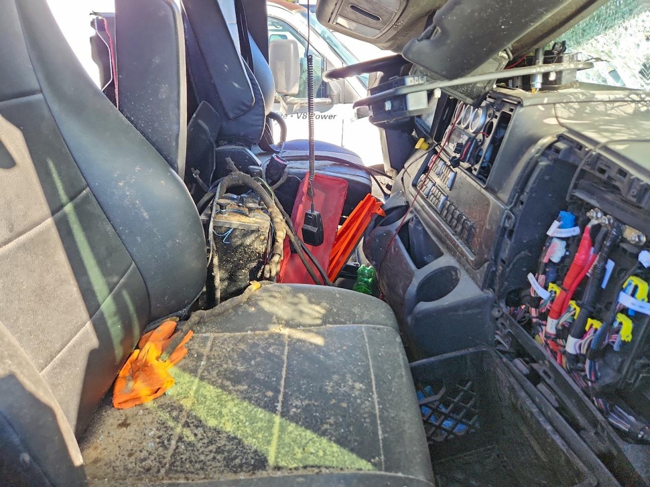 Freightliner 114sd Image 6