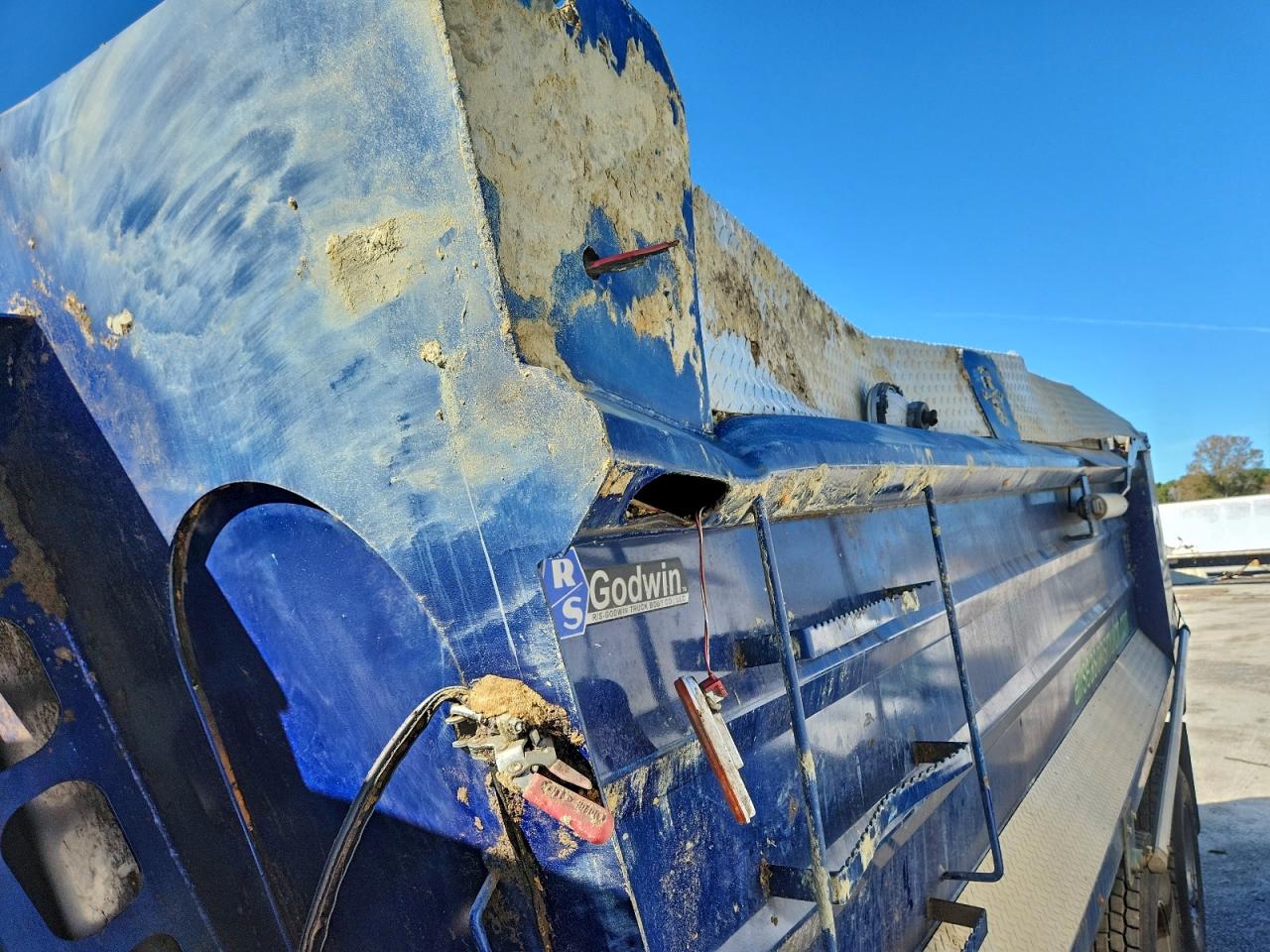 Freightliner 114sd Image 10