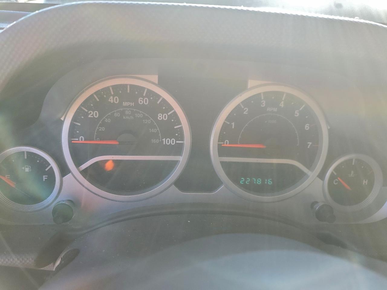 Jeep Wrangler Sahara Image 7