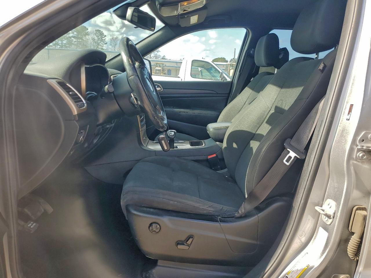 Jeep Grand Cherokee Laredo Image 3