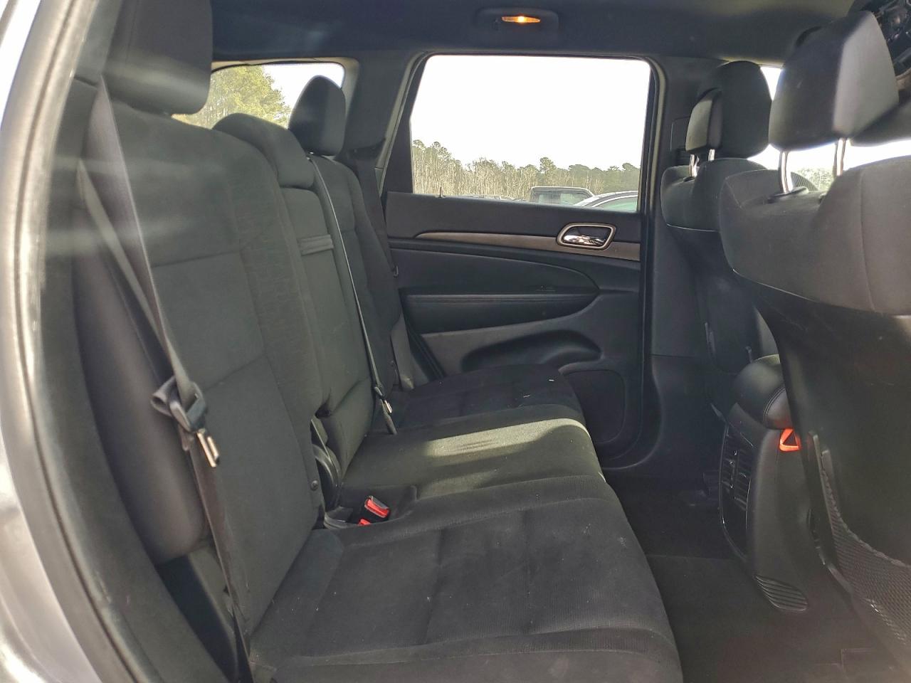 Jeep Grand Cherokee Laredo Image 8