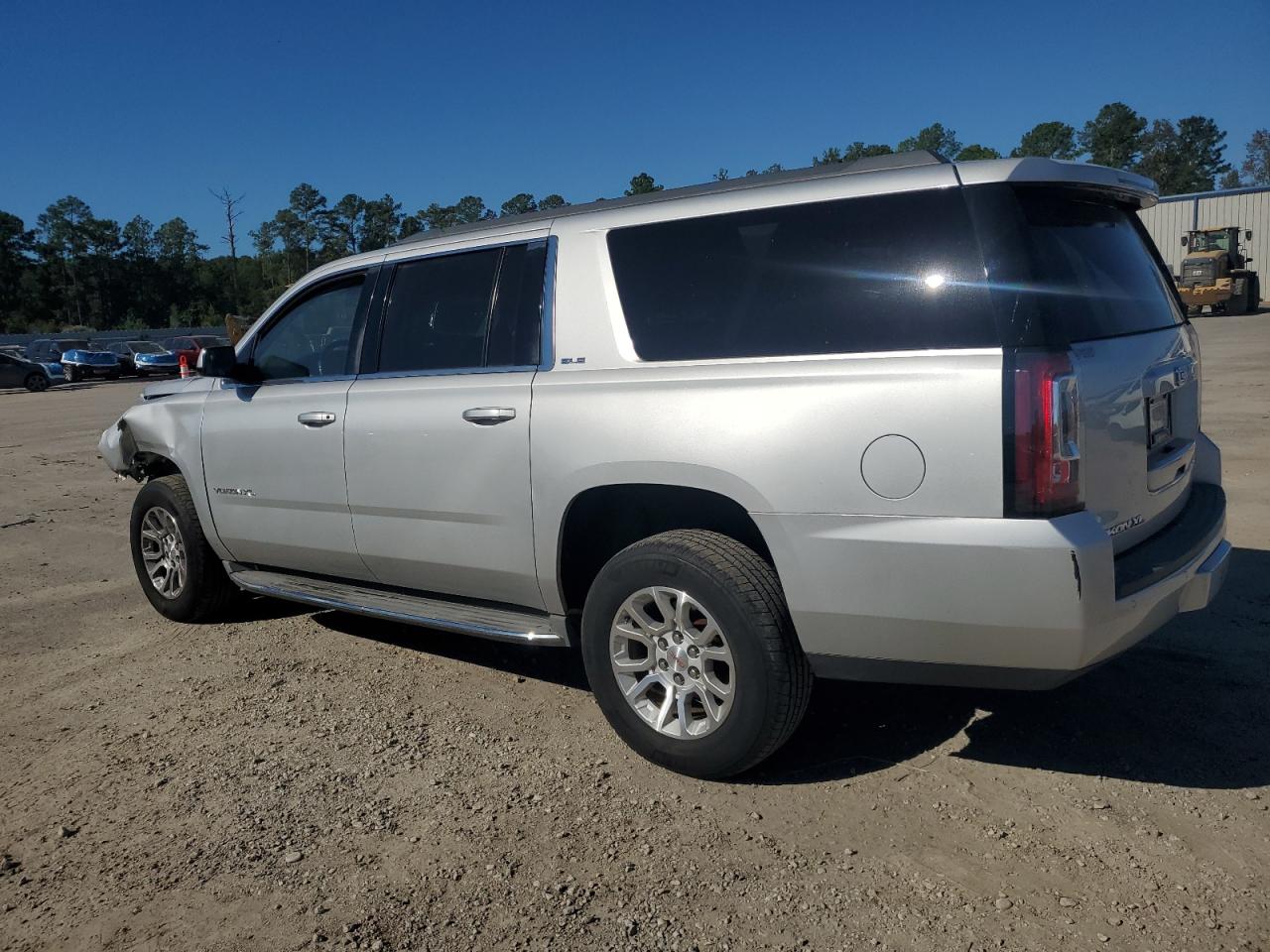 GMC Yukon C1500 Sle Image 2