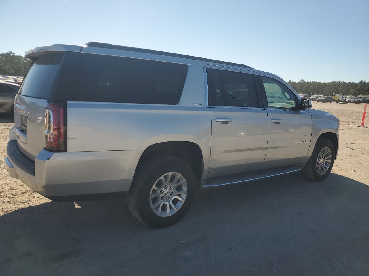 GMC Yukon C1500 Sle Image 4