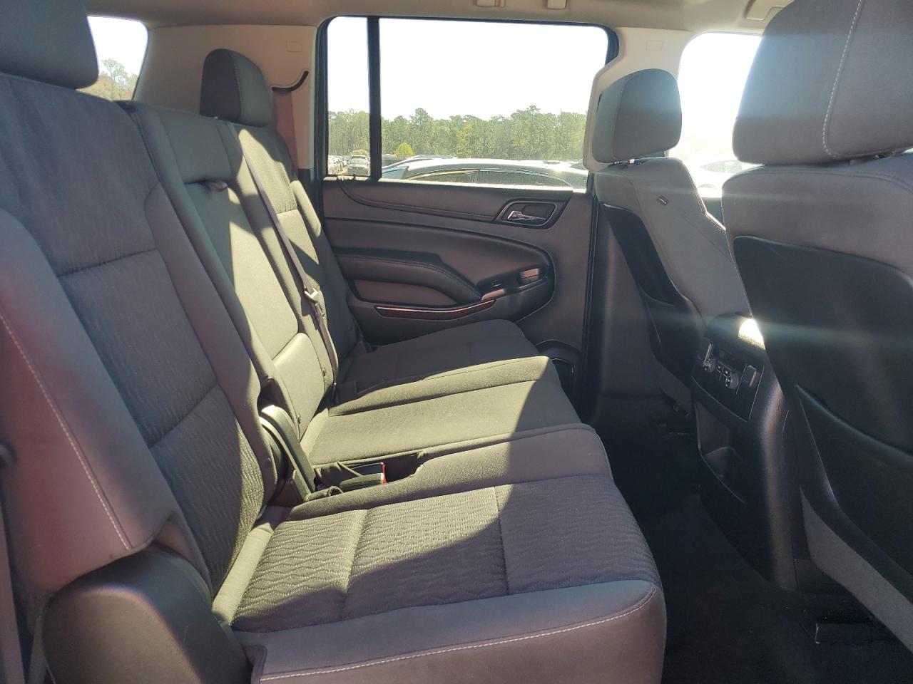 GMC Yukon C1500 Sle Image 9