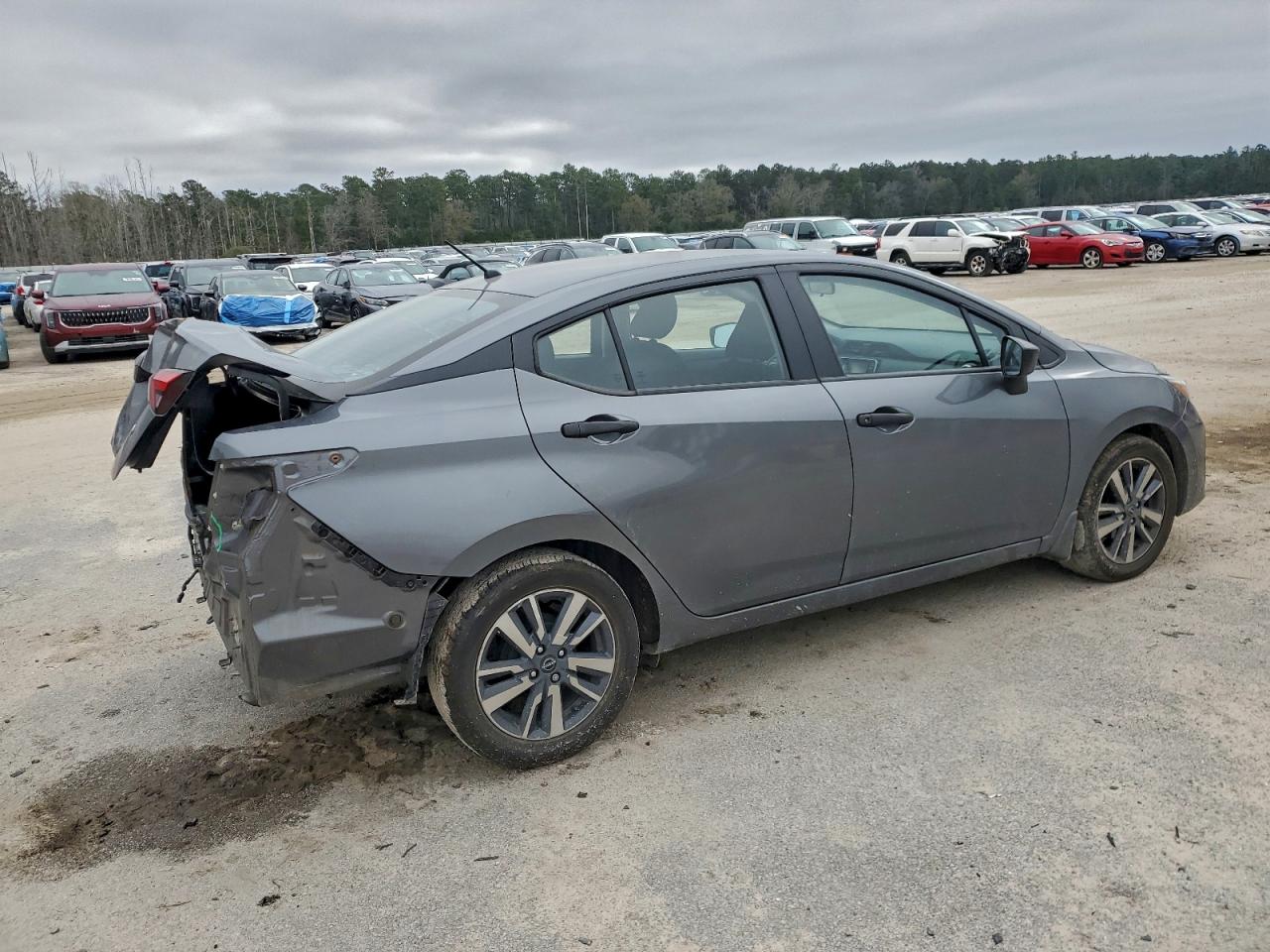 Nissan Versa S Image 3