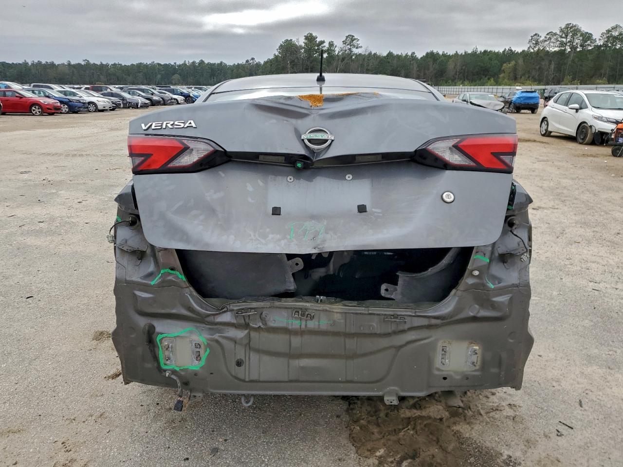 Nissan Versa S Image 7