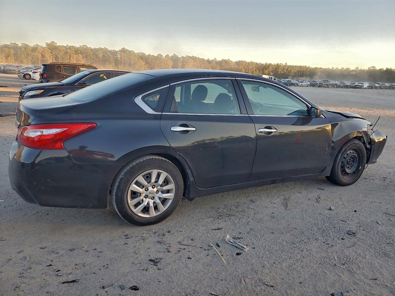 Nissan Altima 2.5 Image 2