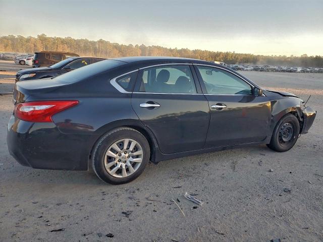 Nissan Altima 2.5 Image 2