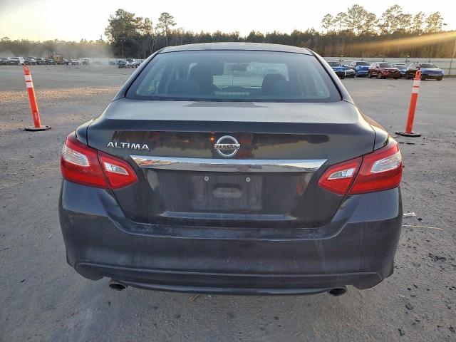 Nissan Altima 2.5 Image 6