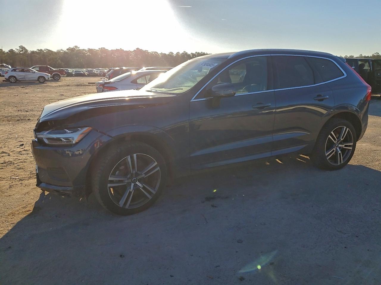 Volvo XC60 T6 Momentum Image 1