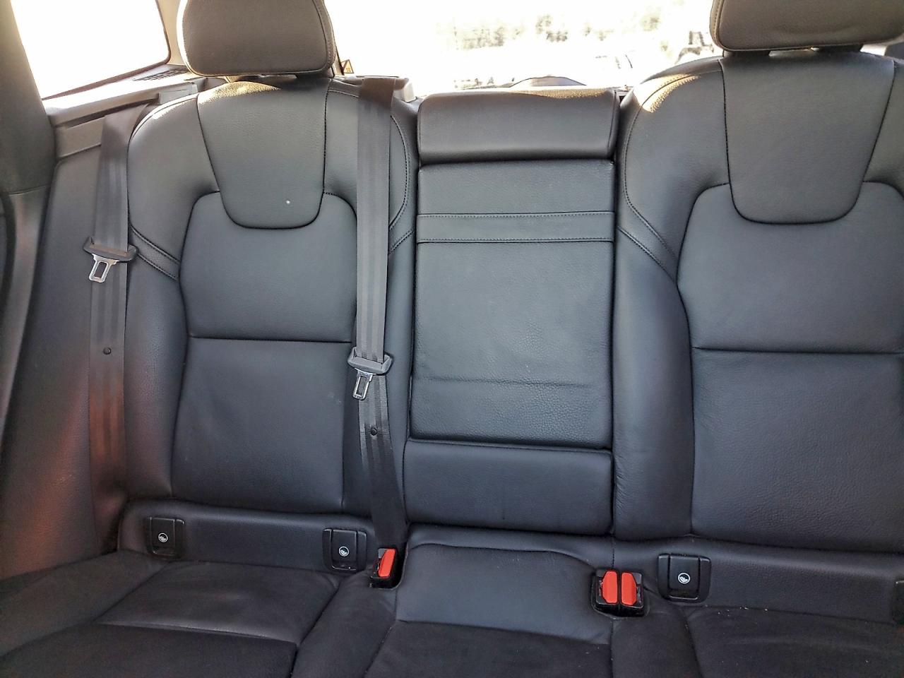 Volvo XC60 T6 Momentum Image 11