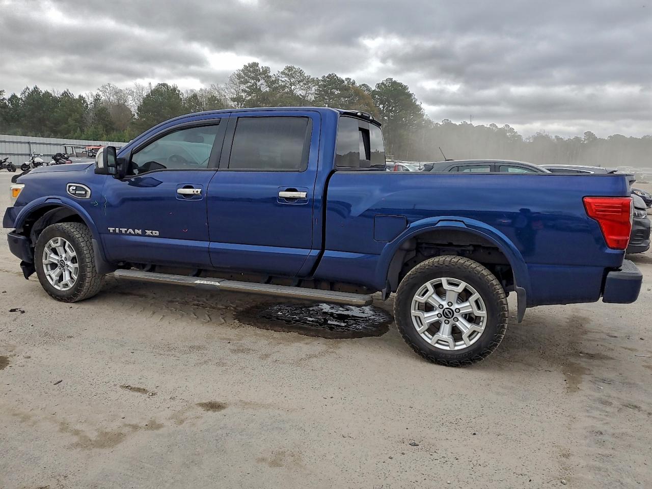 Nissan Titan Sl Image 4