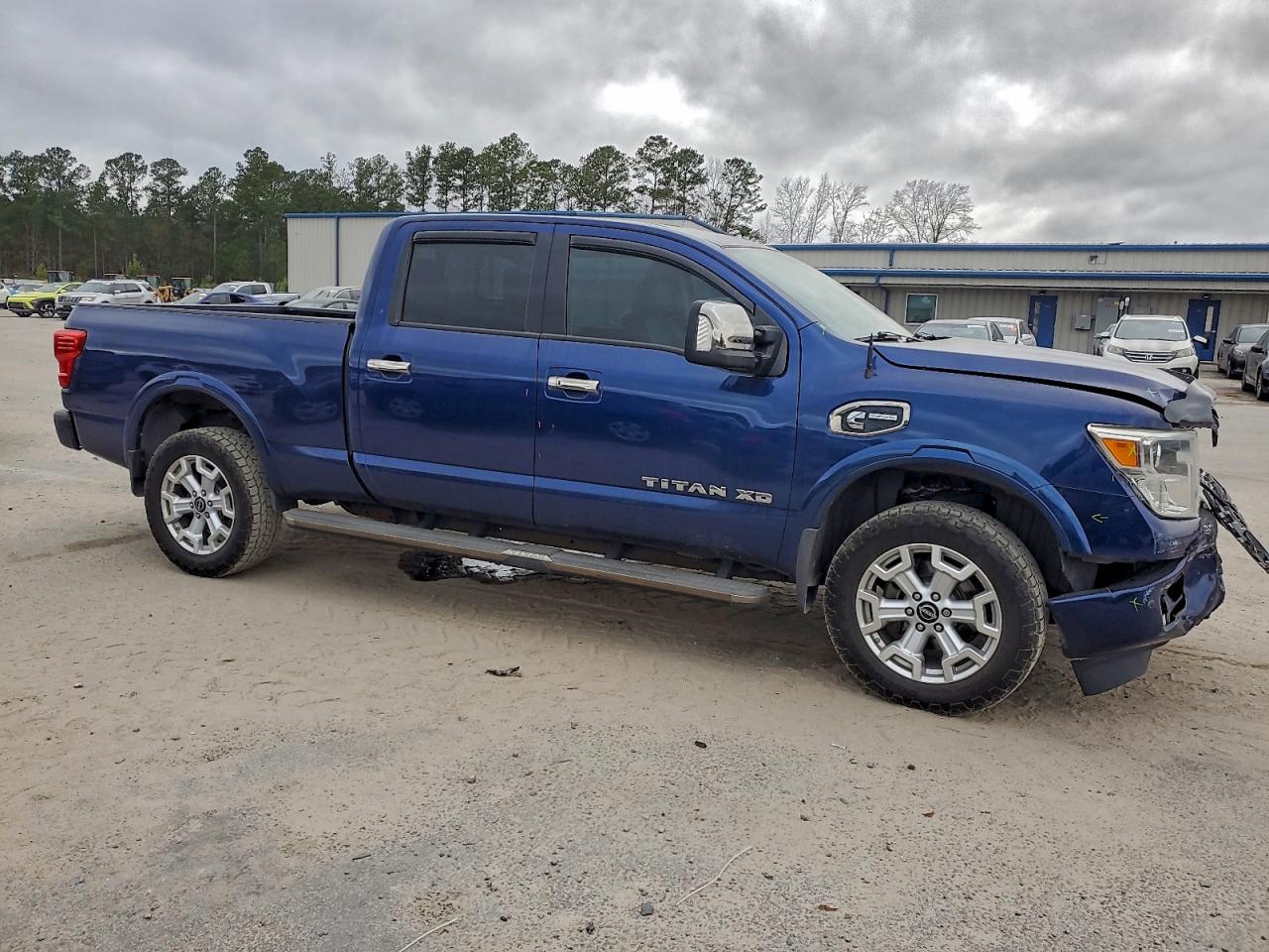 Nissan Titan Sl Image 3