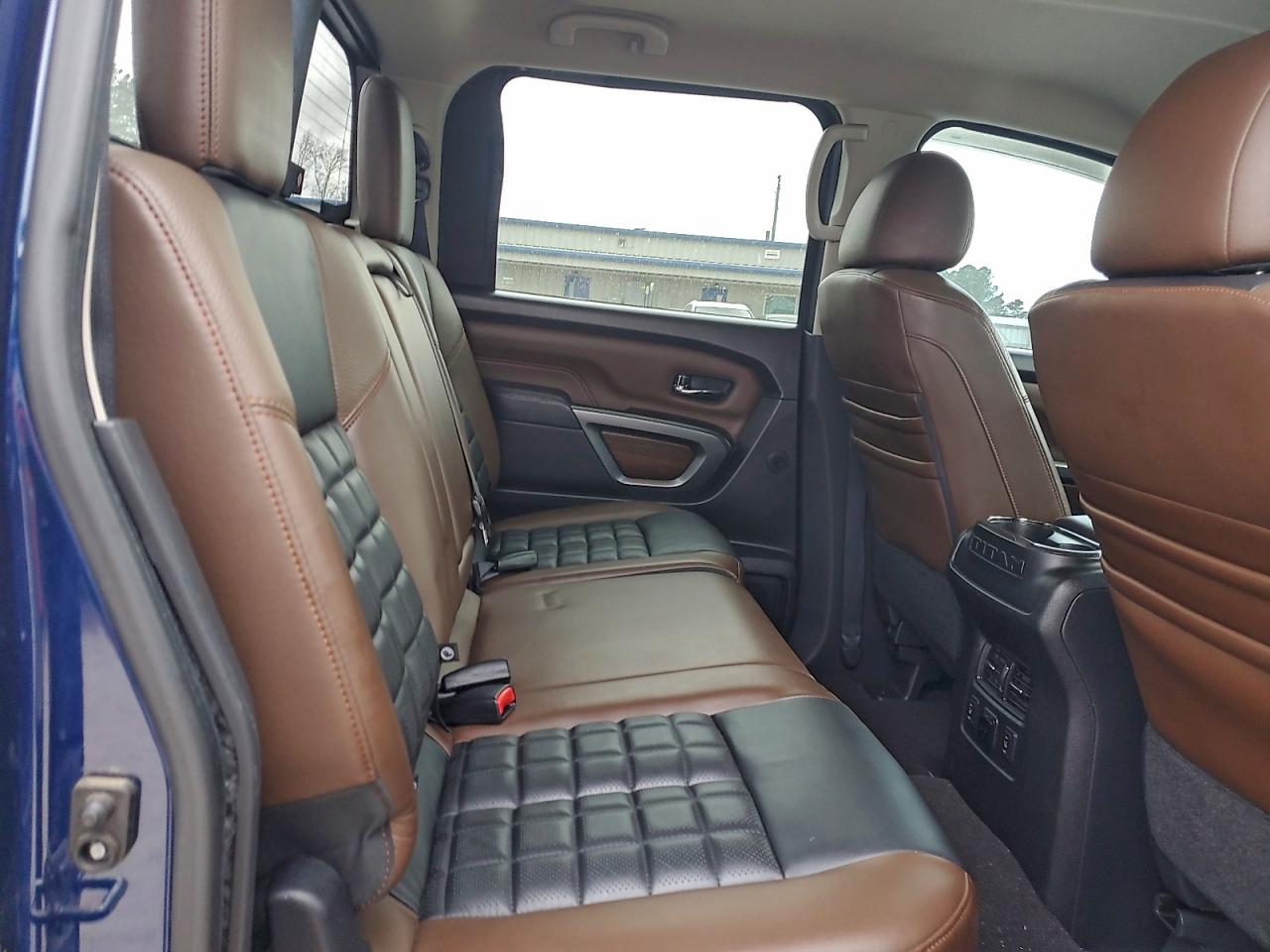 Nissan Titan Sl Image 10