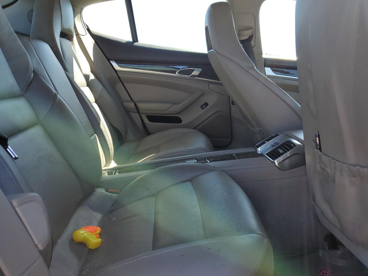 Porsche Panamera S Image 8