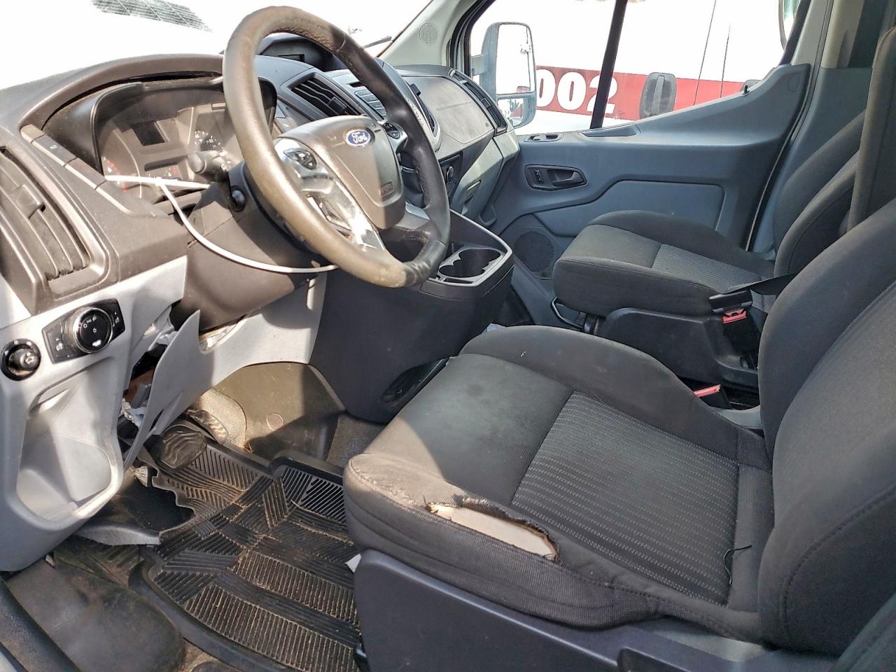 Ford Transit T-250 Image 5