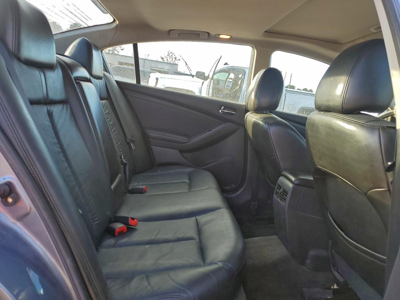 Nissan Altima Sr Image 8