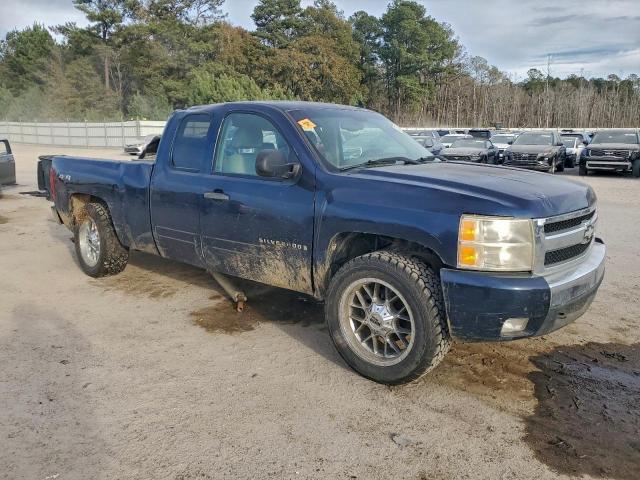 Chevrolet Silverado K1500 Image 4