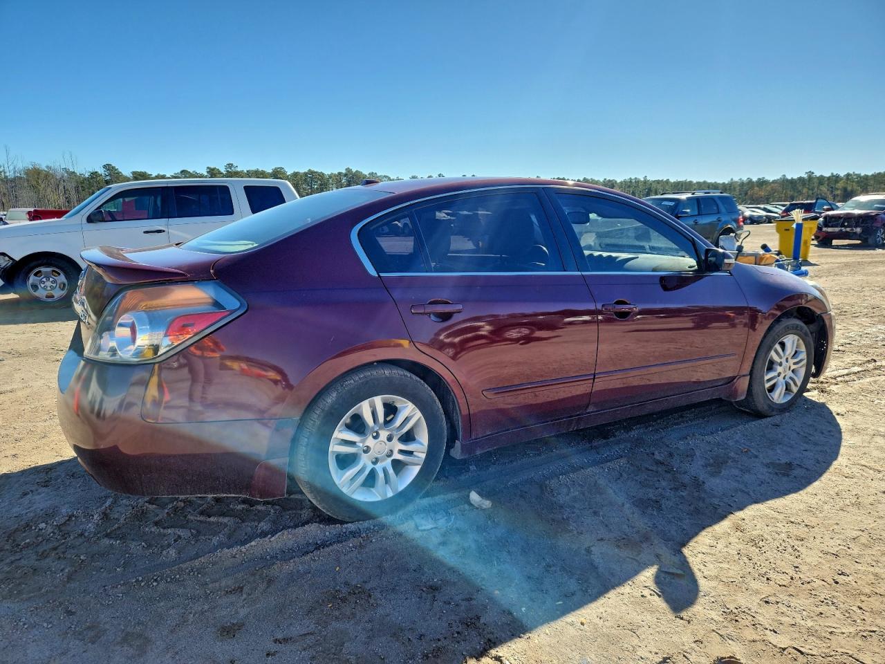 Nissan Altima Base Image 4