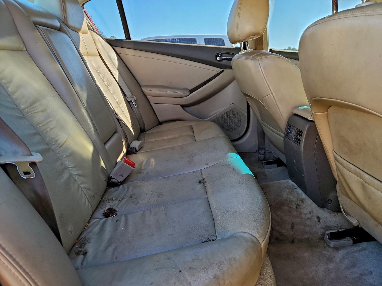 Nissan Altima Base Image 2