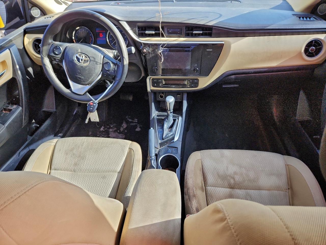 Toyota Corolla L Image 9