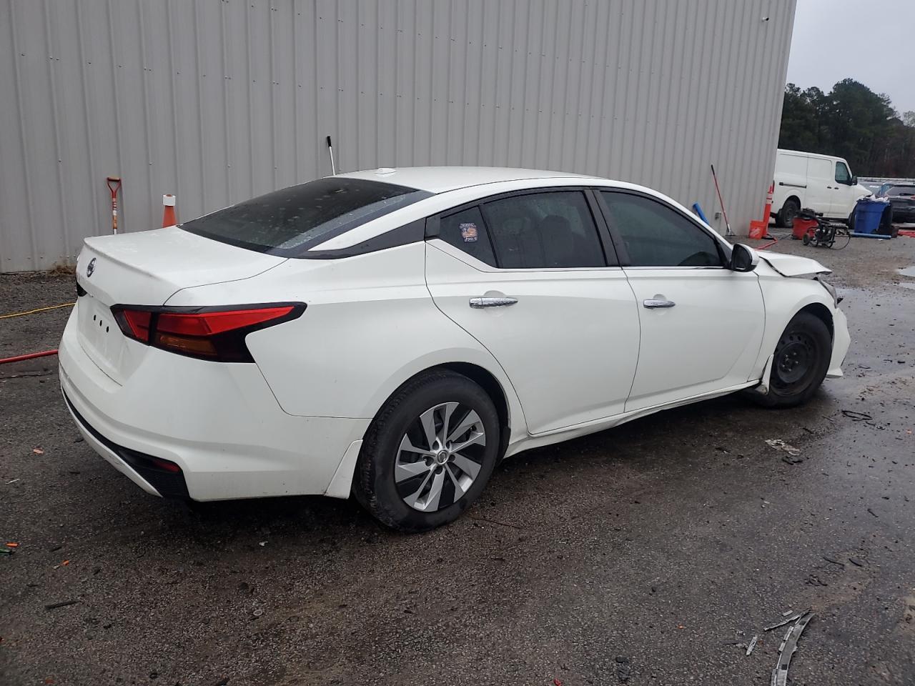 Nissan Altima S Image 2