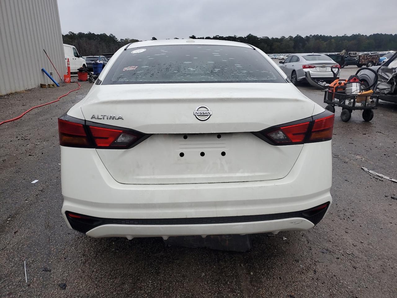 Nissan Altima S Image 8