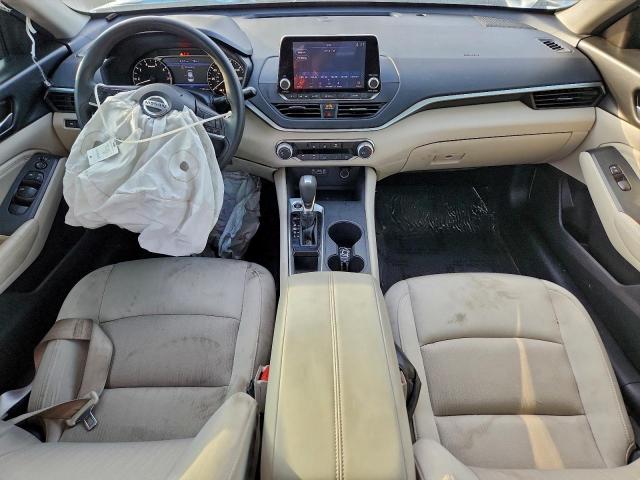 Nissan Altima S Image 5