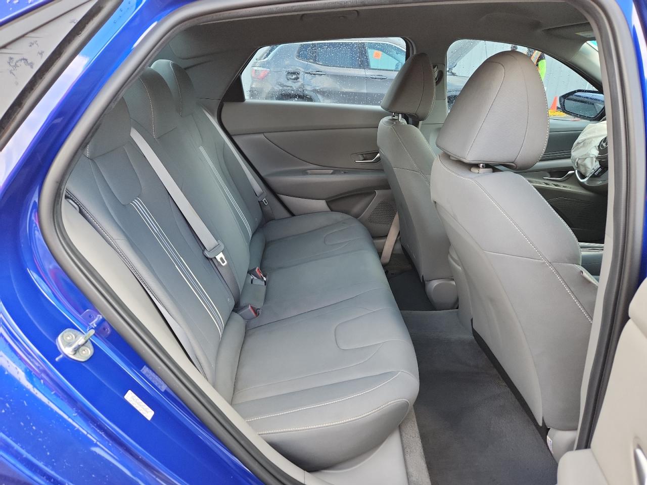 Hyundai ELANTRA Sel Image 3