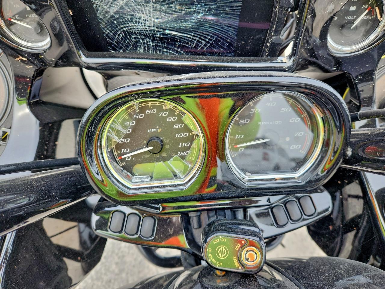 Harley-Davidson Fltrxst Image 9