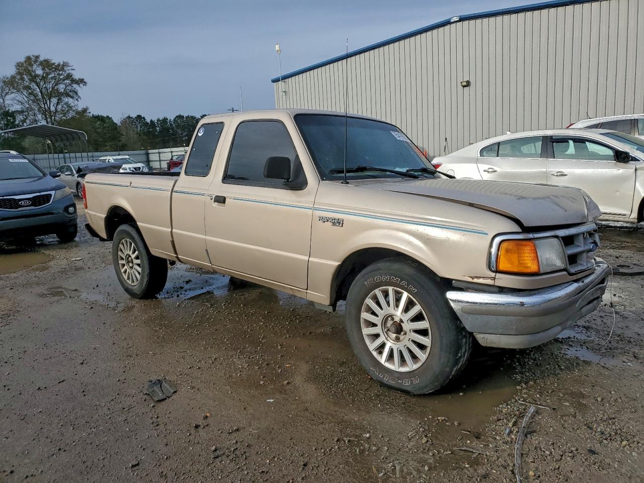 Ford Ranger Super Cab Image 3