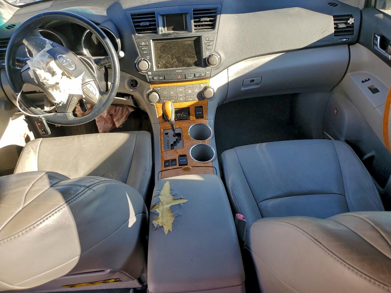 Toyota Highlander Hybrid Limited Image 3