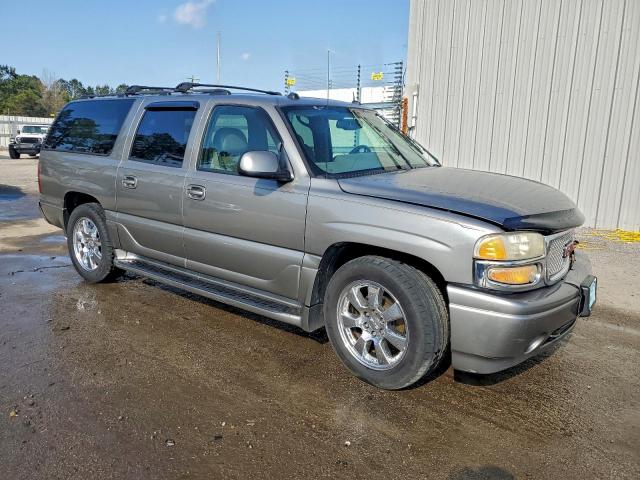 GMC Yukon Denali Image 2