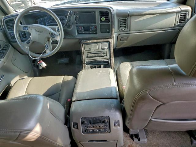 GMC Yukon Denali Image 12