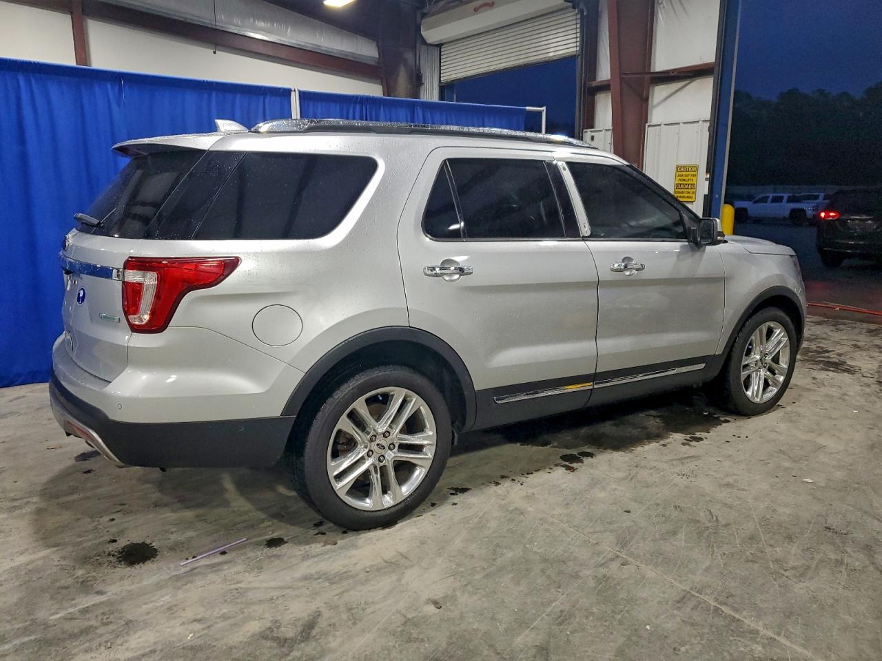 Ford Explorer Limited Image 8