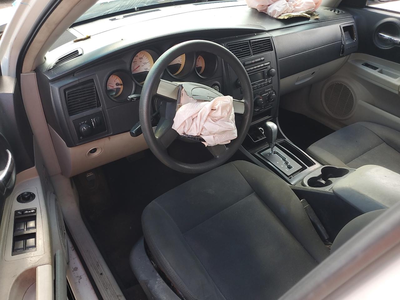 Dodge Charger Se Image 7