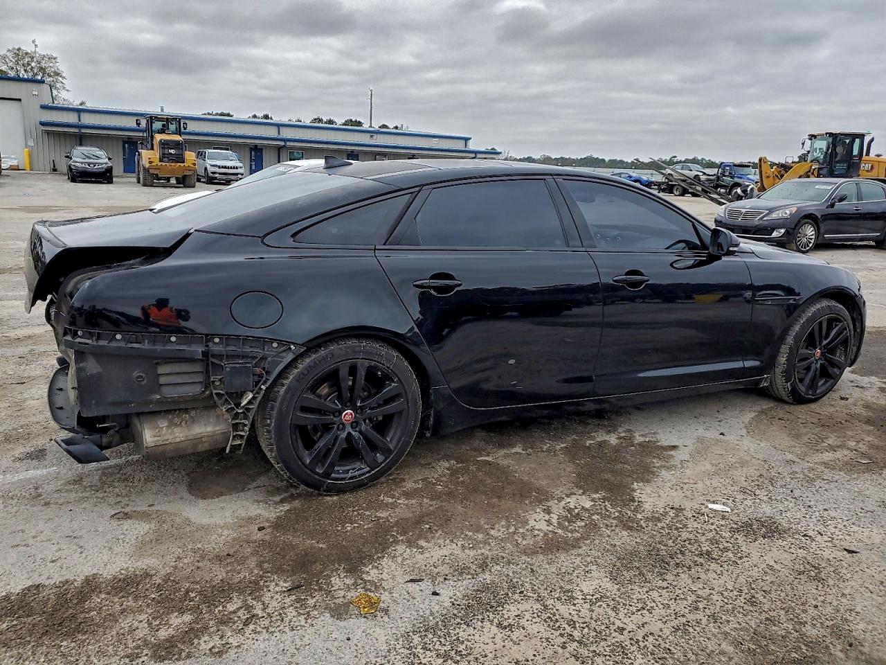 Jaguar XJ Portfolio Image 13