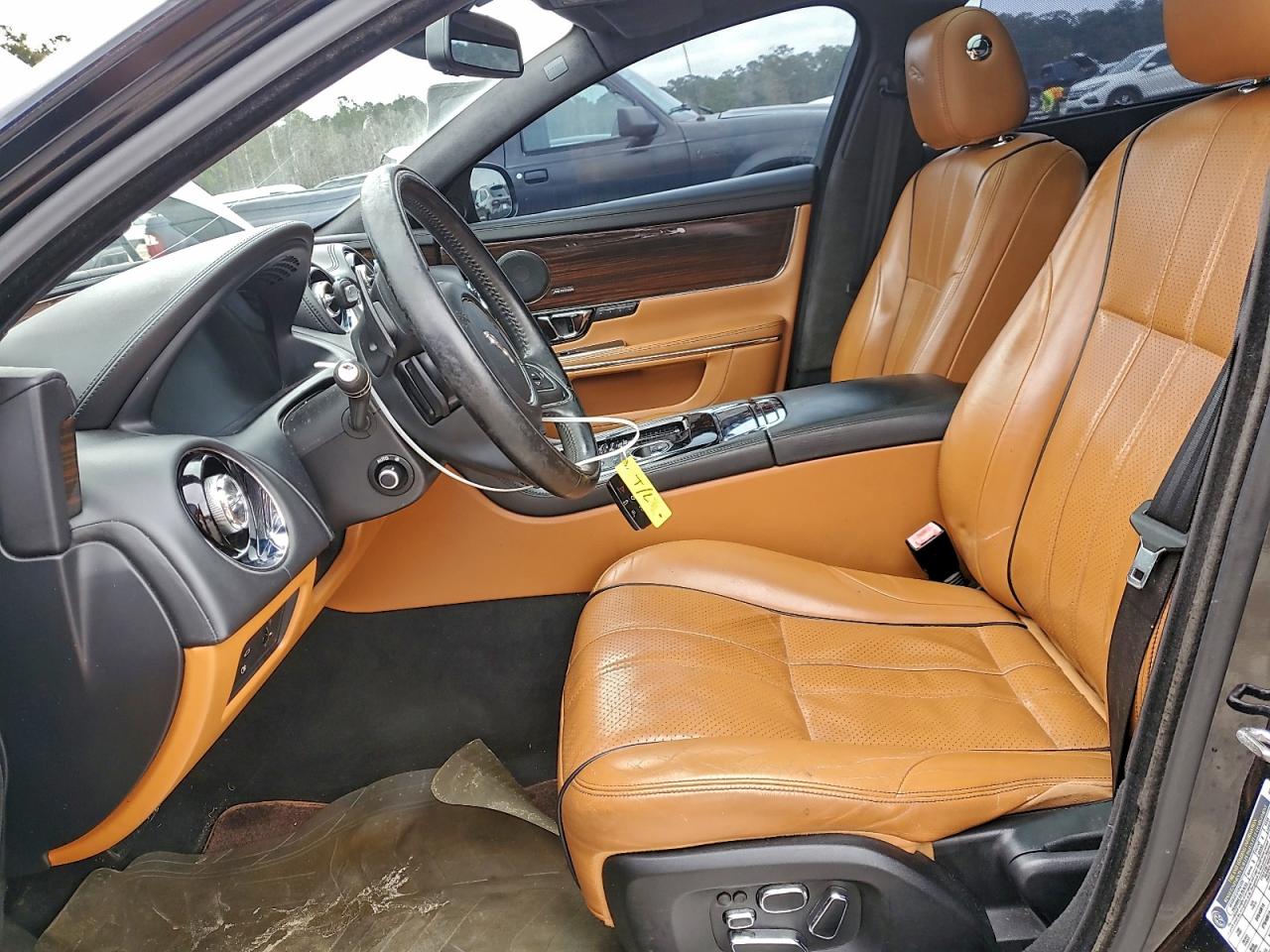 Jaguar XJ Portfolio Image 9