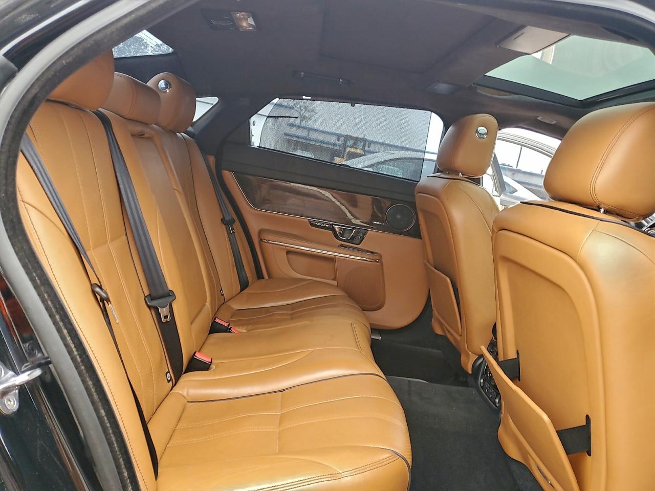 Jaguar XJ Portfolio Image 6