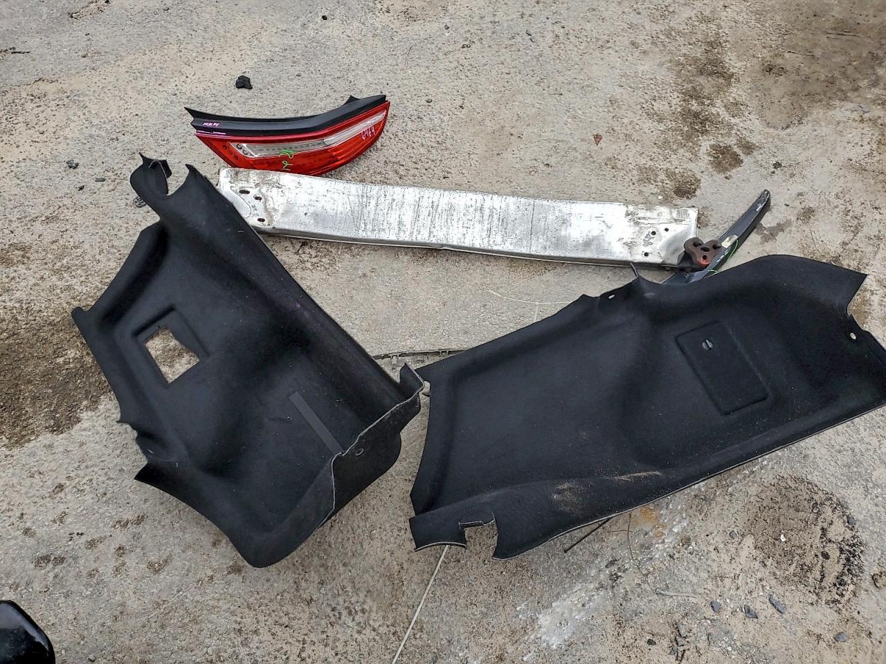 Jaguar XJ Portfolio Image 11