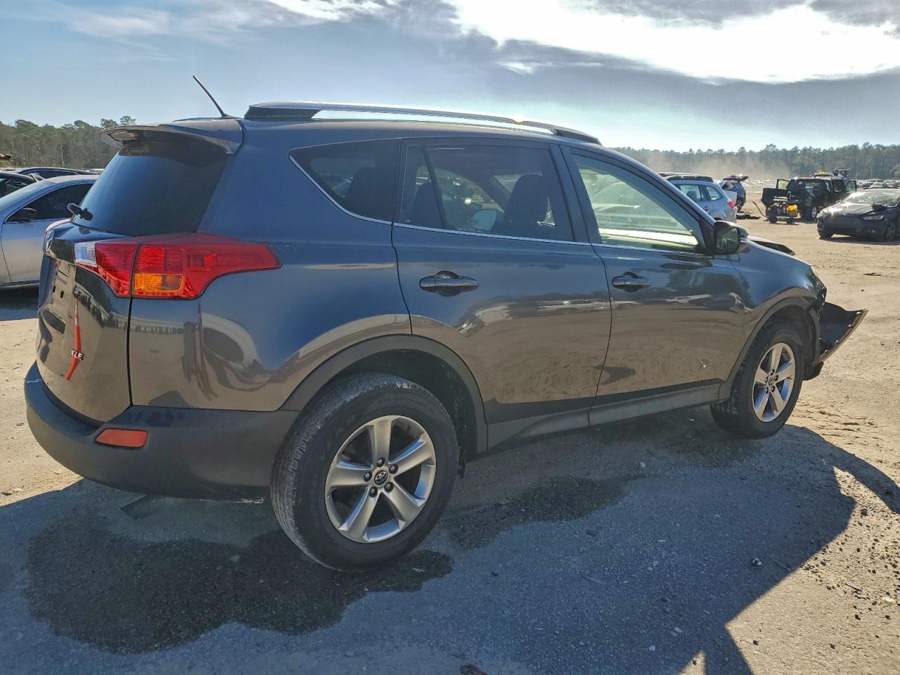 Toyota RAV4 Xle Image 2