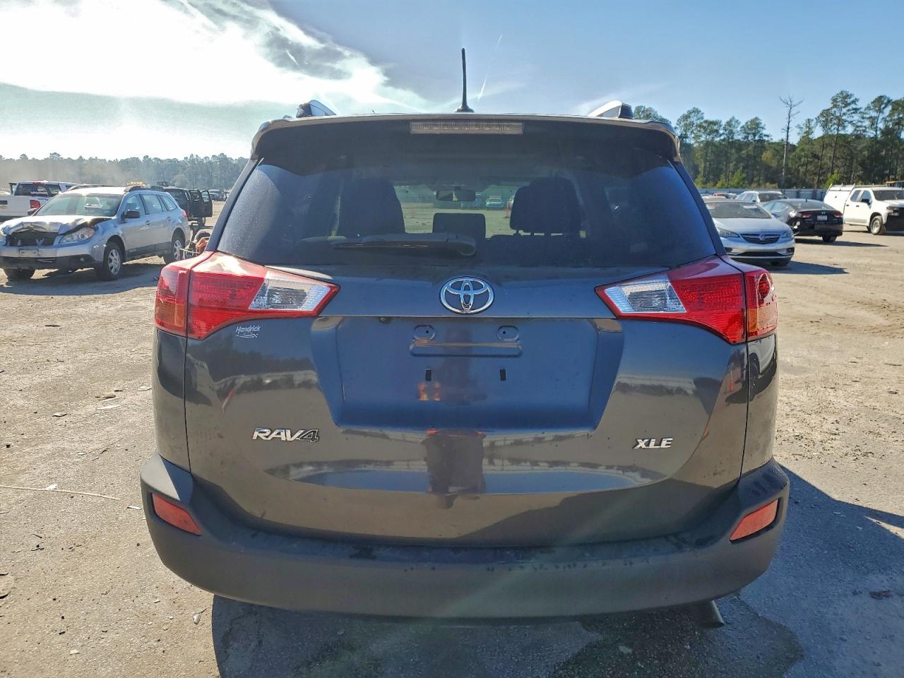 Toyota RAV4 Xle Image 8