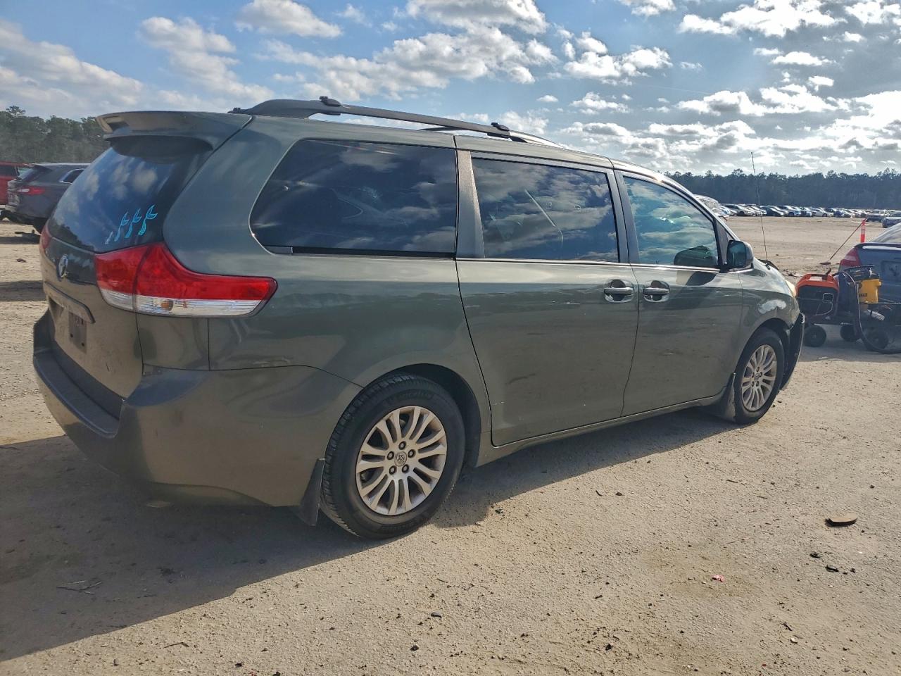 Toyota Sienna Xle Image 4