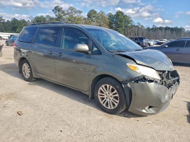 Toyota Sienna Xle Image 2