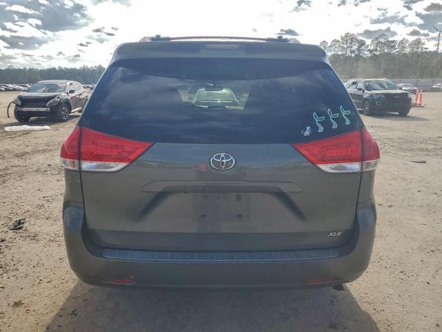 Toyota Sienna Xle Image 7