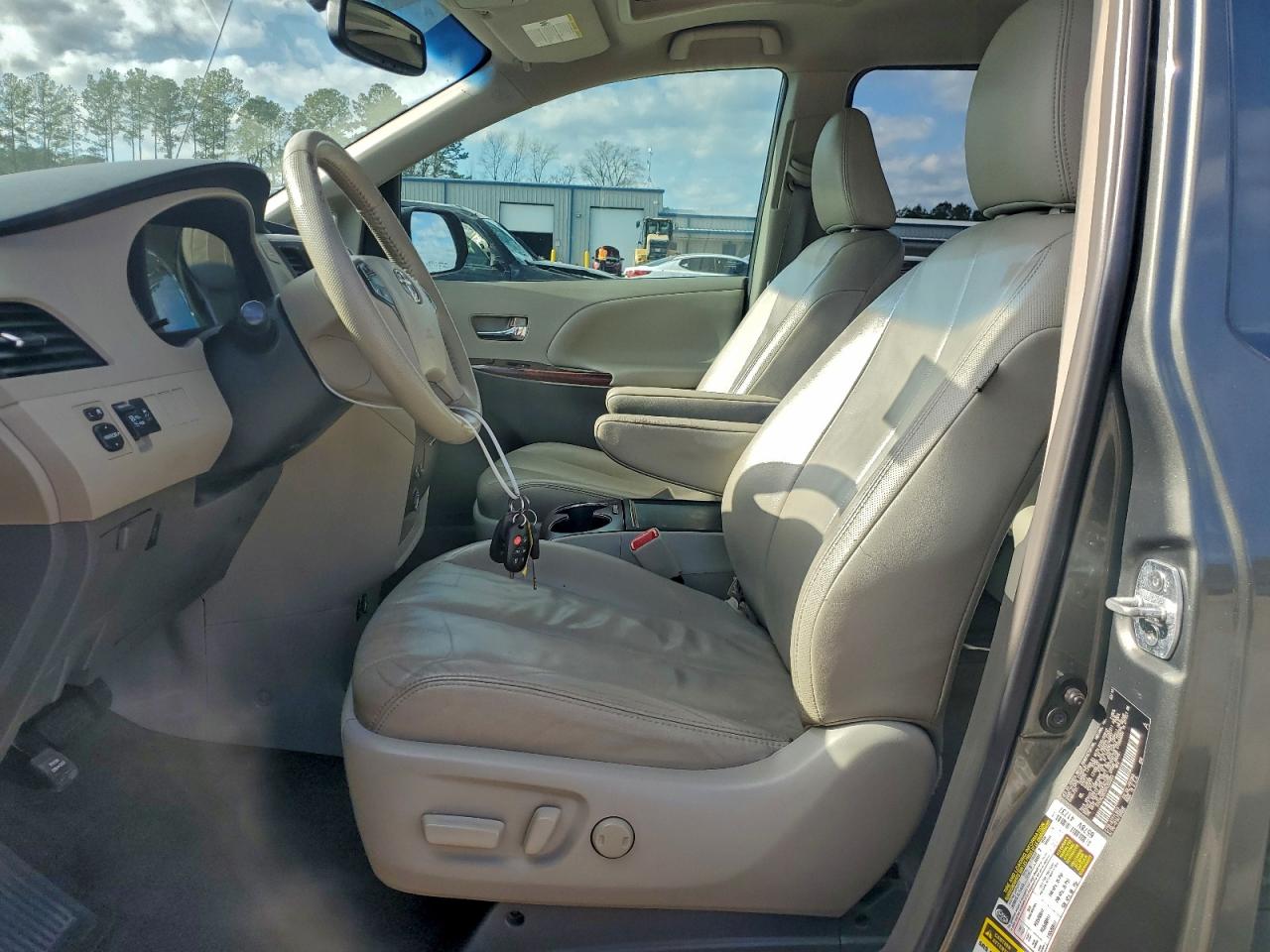 Toyota Sienna Xle Image 12