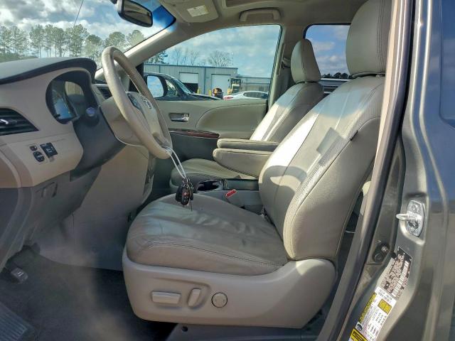 Toyota Sienna Xle Image 12