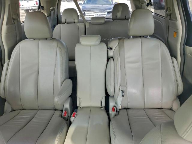 Toyota Sienna Xle Image 8