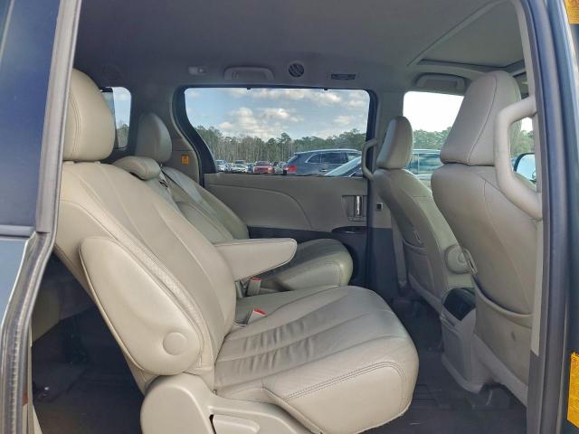 Toyota Sienna Xle Image 10